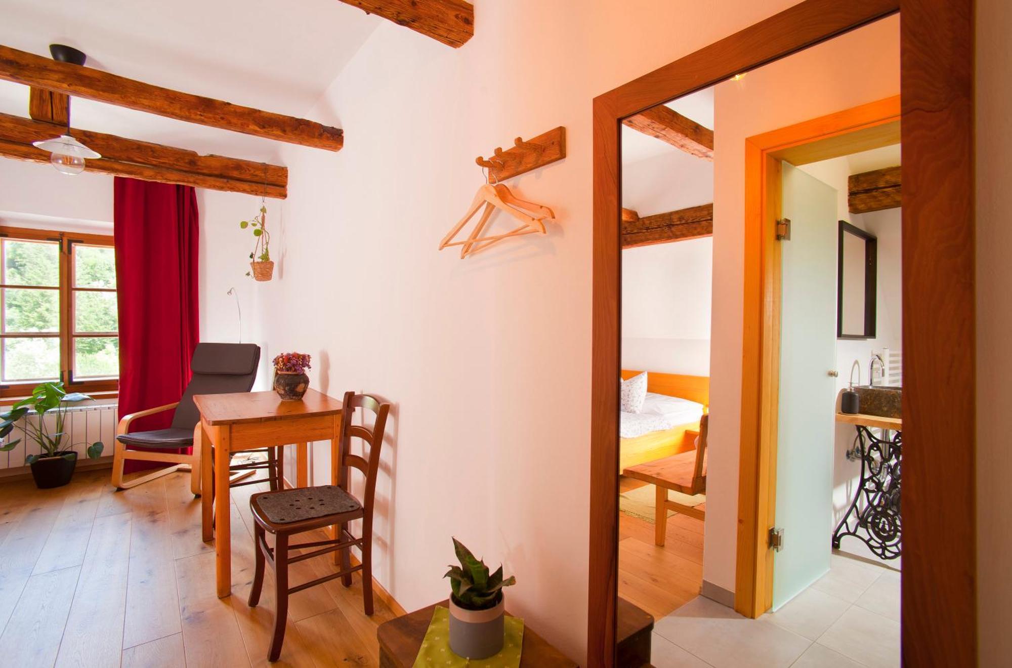 Juvanova Hous - Rooms Luče Exteriör bild