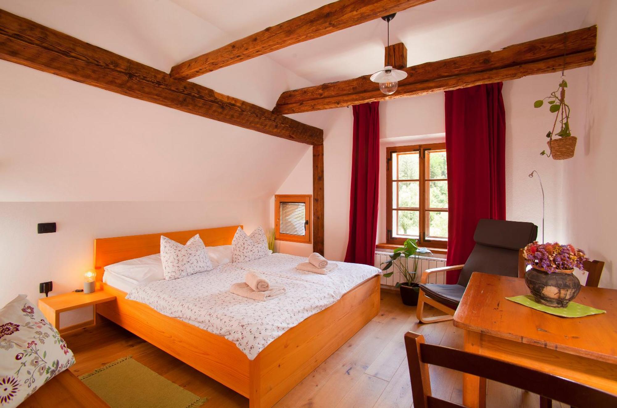 Juvanova Hous - Rooms Luče Exteriör bild